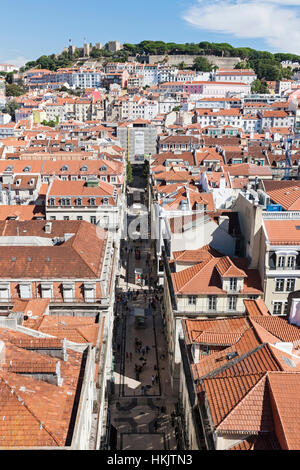 Angolo di alta vista di Castelo Sao Jorge nella città di Lisbona, Portogallo Foto Stock