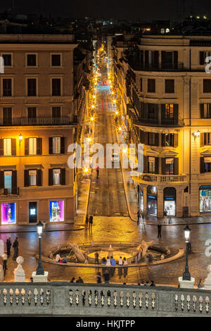 Via Condotti dalla Scalinata di piazza di Spagna, Piazza di Spagna, Roma, Italia Foto Stock