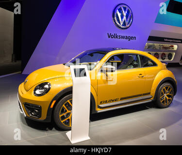 Detroit, MI, Stati Uniti d'America - 12 Gennaio 2016: Volkswagen Beetle Dune auto presso il North American International Auto Show (NAIAS). Foto Stock