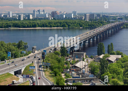 Ponte PATONA,Ucraina-Maggio 25, 2013:Patona ponte sul fiume Dnipro a Kiev Foto Stock