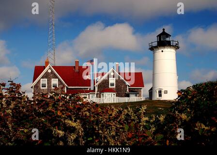 Foro di legni, Massachusetts - 8 Settembre 2012: Nobska Lighthouse e guardiano's cottage su Cape Cod Foto Stock