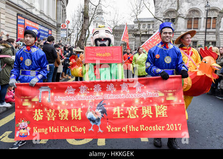 Londra, Regno Unito. 29 gen, 2017. La testa della sfilata è visto come il nuovo anno cinese parade avviene intorno a Chinatown per celebrare l Anno del Gallo. Credito: Stephen Chung/Alamy Live News Foto Stock
