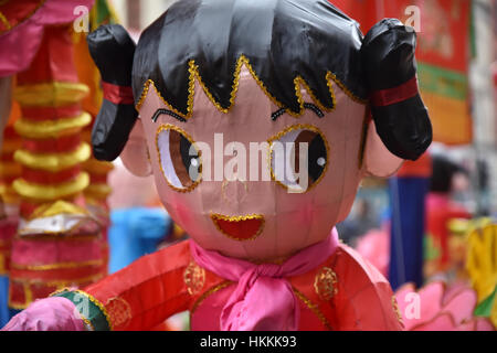 Shaftsbury Avenue, Londra, Regno Unito. Il 29 gennaio 2017. Galleggia sul Shaftsbury Avenue per l Anno del Gallo. Credito: Matteo Chattle/Alamy Live News Foto Stock