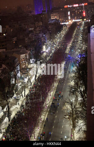 Bucarest, Romania. Il 29 gennaio, 2017. Cinquanta mila persone marzo attraverso la capitale rumena per protestare contro il governo prigioniero del piano di perdono, soprattutto per la corruzione. Credito: Gabriel Petrescu/Alamy Live News Foto Stock