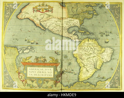 "Theatrum Orbis Terrarum" di Abraham Ortelius, pubblicato per la prima volta nel 1595, è considerato il primo atlante moderno. Questa mappa delle Americhe presenta informazioni geografiche dettagliate sul continente alla fine del XVI secolo, illustrando il contributo di Ortelio alla cartografia e la sua accurata rappresentazione del nuovo mondo. Foto Stock