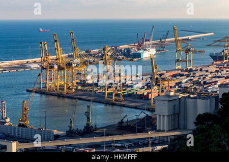 Molti lavori nel porto di Barcellona di Spagna, 01. Novembre 2016 Foto Stock