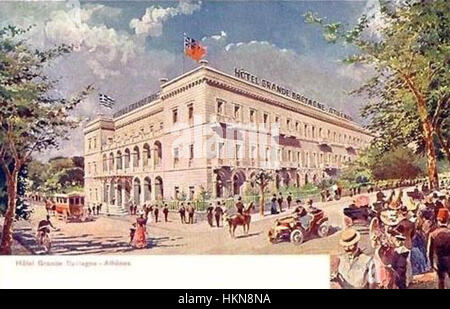 L'Athens Hotel grande Bretagne, dipinto nel 1910, rappresenta un punto di riferimento iconico ad Atene. Questa opera d'arte cattura la grandezza e il valore storico dell'hotel, una parte importante della storia dell'ospitalità greca. Foto Stock