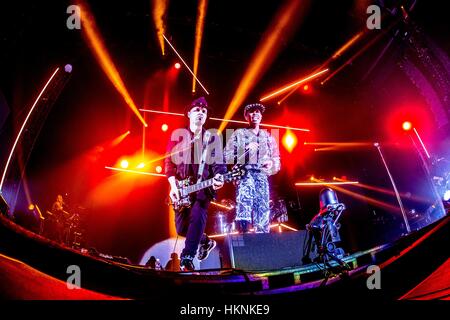 Milano, Italia. 28 gen, 2017. Skunk Anansie suona dal vivo al Mediolanum Forum di Milano, Italia. Credito: Mairo Cinquetti/Pacific Press/Alamy Live News Foto Stock