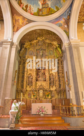 AVILA, Spagna, aprile - 19, 2016: il barocco altare maggiore nella chiesa Convento San Antonio dal 18.cent. Foto Stock