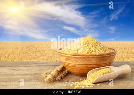 Il cous cous in vaso su sfondo natura Foto Stock