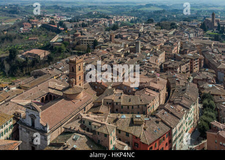 Tetti di Siena Vista dalla Torre del Mangia Foto Stock