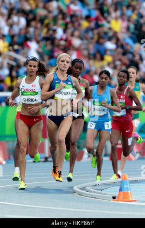 Rio de Janeiro, Brasile. Il 13 agosto 2016. Atletica, Emma Coburn (USA) a competere in donne 3000m Siepi riscalda al 2016 Olympic Estate Ga Foto Stock