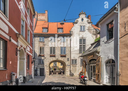 La porta svedese è stato costruito nel 1698. È l'unica superstite della porta della città nella città vecchia di Riga, Lettonia, Paesi Baltici, Europa Foto Stock