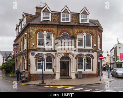 Il duca di Cumberland Hotel (1867) contenente un pub e il 'Salt Marsh Restaurant', whitstable kent, Inghilterra, Regno Unito. Foto Stock