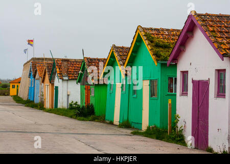 Verniciato colorato fishermens capannoni dell'isola di Oleron Foto Stock