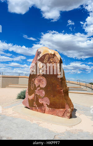 Arte aborigena presso il luogo di ritrovo del centro visitatori, Mungo National Park, New South Wales, Australia Foto Stock