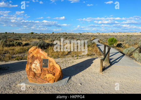 Sentiero che conduce alla lunetta, Mungo National Park, New South Wales, Australia Foto Stock