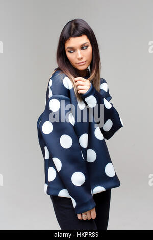 Nizza modello pensosa close-up cercando riposo Foto Stock