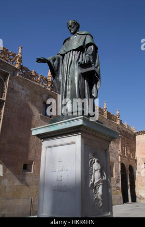 Statua di Padre Luis di Leon, Salamanca, Sito Patrimonio Mondiale dell'UNESCO, Spagna Foto Stock