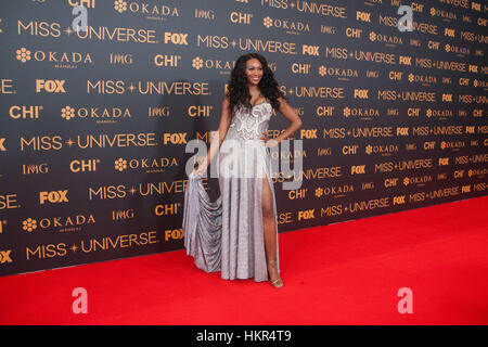 Pasay City, Filippine. 29 gen, 2017. Cynthia Bailey pone per le fotocamere a SMX in Pasay City. Miss Universo VIP camminato il tappeto rosso al SMX in Pasay City un giorno prima della incoronazione. Credito: J Gerard Seguia/Pacific Press/Alamy Live News Foto Stock