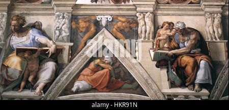Questa immagine mostra il famoso soffitto della Cappella Sistina, dipinto da Michelangelo. Gli affreschi dettagliati, tra cui "la creazione di Adamo", sono esempi di arte rinascimentale, catturando scene bibliche con dettagli e grandiosità senza precedenti. Foto Stock
