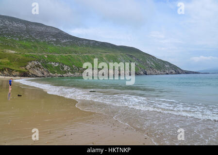 Remote appartata spiaggia sulla costa occidentale dell' Irlanda Foto Stock