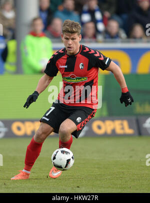 Freiburg, Germania. 29 gen, 2017. Florian Niederlechner di Friburgo gioca la palla durante la Bundesliga tedesca partita di calcio tra SC Friburgo e Hertha BSC al Schwarzwald-Stadium a Friburgo in Germania, 29 gennaio 2017. Foto: Patrick Seeger/dpa/Alamy Live News Foto Stock