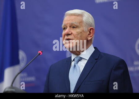 Bucarest, Romania. 30 gen, 2017. Teodor Viorel Melescanu, ministro rumeno degli Affari Esteri parla nel corso di una conferenza stampa. Credito: Gabriel Petrescu/Alamy Live News Foto Stock