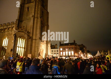 Cambridge, Regno Unito. 30 gen, 2017. I manifestanti in Cambridge, Inghilterra, dimostrando contro Donald Trump's 'Mdivieto uslim' - 30 gennaio 2017 Credit: Oliver Kealey/Alamy Live News Foto Stock