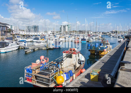 Barche da pesca in Sutton Harbour, Barbican, Plymouth Devon, Inghilterra, Regno Unito Foto Stock