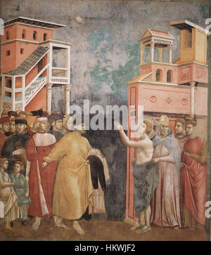 Questo dipinto, creato da Giotto, raffigura il momento nella leggenda di San Francesco in cui rinuncia ai possedimenti mondani. La scena illustra la trasformazione spirituale di San Francesco, mostrata con gesti simbolici e attenzione ai temi religiosi medievali. Lo stile di Giotto è noto per la sua chiarezza narrativa e l'uso delle emozioni nell'arte religiosa. Foto Stock