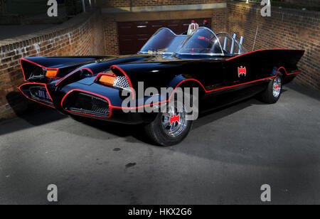 Anni sessanta TV show Batmobile replica, l'originale costruita da George Barris da una Lincoln Futura Visualizza concept car Foto Stock