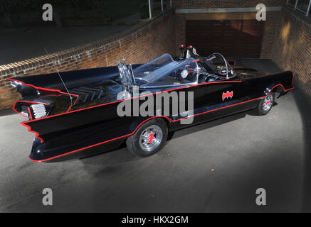 Anni sessanta TV show Batmobile replica, l'originale costruita da George Barris da una Lincoln Futura Visualizza concept car Foto Stock