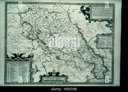 La "Northamptoniae comitatvs descriptio" è una mappa storica delle biblioteche Bodleiane, raffigurante la contea di Northampton in Inghilterra. Questa mappa è un'importante rappresentazione della cartografia inglese del XVI secolo. Foto Stock