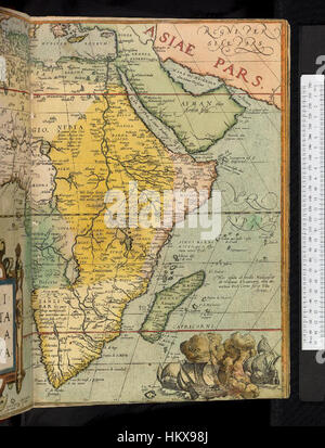 Questa mappa storica, parte della serie "Theatrum orbis terrarum" delle biblioteche Bodleiane, è una rappresentazione delle regioni conosciute della Terra durante il primo periodo moderno. Creato nel XVI secolo, mette in mostra la conoscenza geografica del tempo, con intricati dettagli dei continenti e degli oceani, come compreso dai primi esploratori e cartografi. Foto Stock