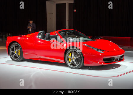 AMSTERDAM - 16 Aprile 2015: Ferrari 458 Spider a AutoRAI 2015. Foto Stock