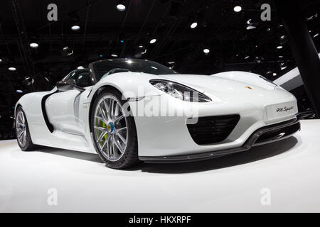 Francoforte, Germania - 16 SET 2015: Porsche 918 Spyder presentata al IAA 2015. Foto Stock