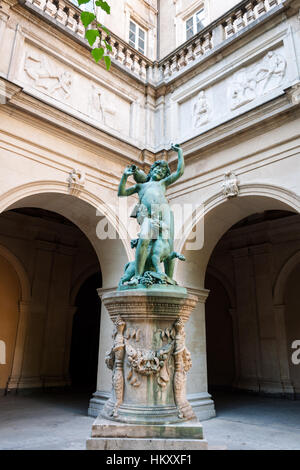 Scultura nel Museo delle Belle Arti di Lione, Francia. Statue nel parco del Palais Saint-Pierre Foto Stock
