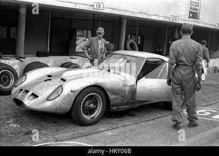 Ferrari 250 GTO Prototype 2053GT – Kit Miniature 1/43 RModels, Résine