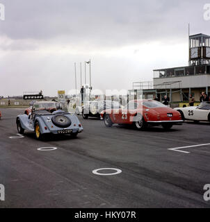 1962 Maurice Baring GB Ferrari 250 GT e Mike Salmon Aston Martin DB4GT Zagato Goodwood riunione del Club GG Foto Stock