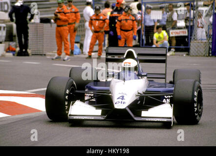 1992 Andrea de Cesaris Tyrell italiano 020B GP di Monaco dnf FL Foto Stock