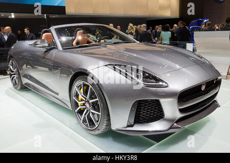 Ginevra, Svizzera - 1 Marzo 2016: Nuova 2017 Jaguar F di tipo convertibile SVR presentato al 86º Salone Internazionale di Ginevra a Palexpo, Ginevra. Foto Stock