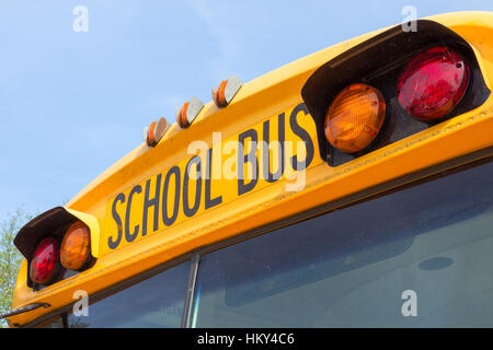 DEN BOSCH, Paesi Bassi - 10 Maggio 2015: Close up di un American School bus. Negli Stati Uniti e in Canada, ogni giorno oltre 480.000 scuolabus trasp Foto Stock