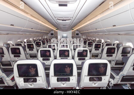 Parigi - giu 18, 2015: cabina vista di Qatar Airways Airbus A350. Qatar Airways è il primo utente della A350 con il suo primo volo il 15 gennaio 2015 Foto Stock