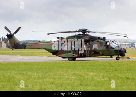 Parigi - LE BOURGET - giu 18, 2015: Esercito Francese NH90 elicottero Caimano al cinquantunesimo International Paris Air Show. Foto Stock