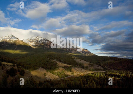 La cresta delle montagne di Boulder luogo 4.000 piedi sopra Hwy 75 nei pressi di Galena vertice. La proposta di Ernest Hemingway deserto protegge questi mountain p Foto Stock