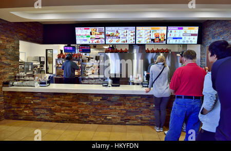 All'interno di Burger King e un ristorante fast food a Gray Mountain Trading Post, Arizona Foto Stock