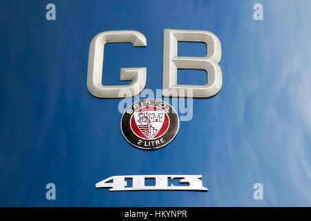 Close-up del badge sulla parte posteriore di un 1950 Bristol 403 2litro in Bristol Owners Club Zona del 2016 Silverstone Classic Foto Stock