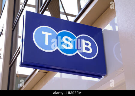 TSB Bank segno sulla parete al di fuori del ramo Foto Stock