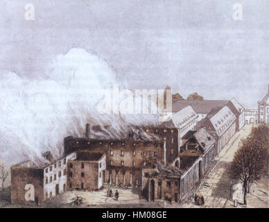 "Karlsruhe Theaterbrand 1847" è un'incisione raffigurante l'incendio al Teatro Karlsruhe nel 1847. L'opera d'arte cattura il drammatico e tragico momento dell'incendio, mettendo in evidenza la distruzione dell'edificio del teatro e le intense emozioni di coloro che ne sono coinvolti. Foto Stock